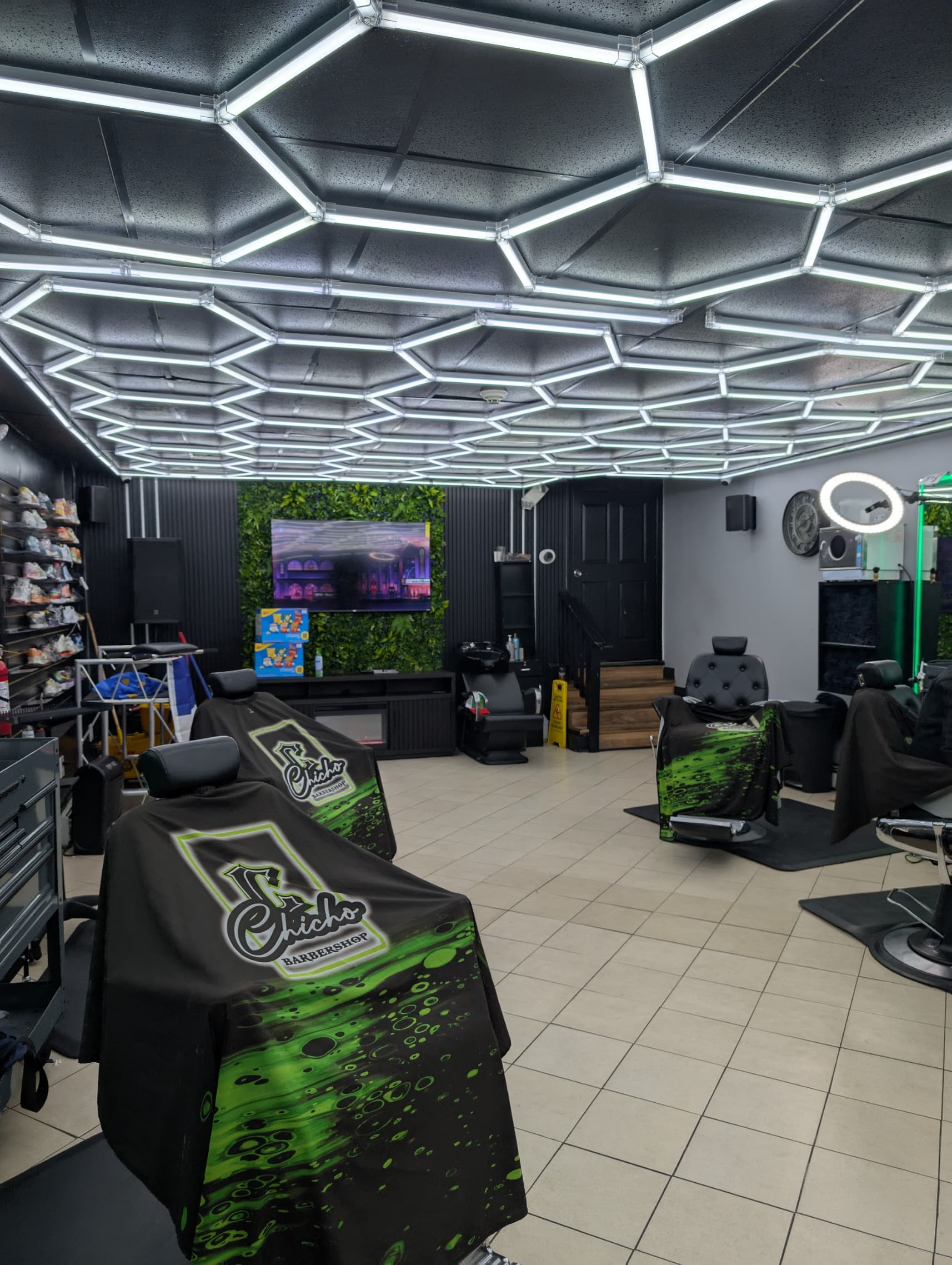 Chicho Barbershop — exterior